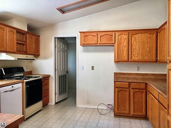 5th image of 22860 Parkwood Dr #83