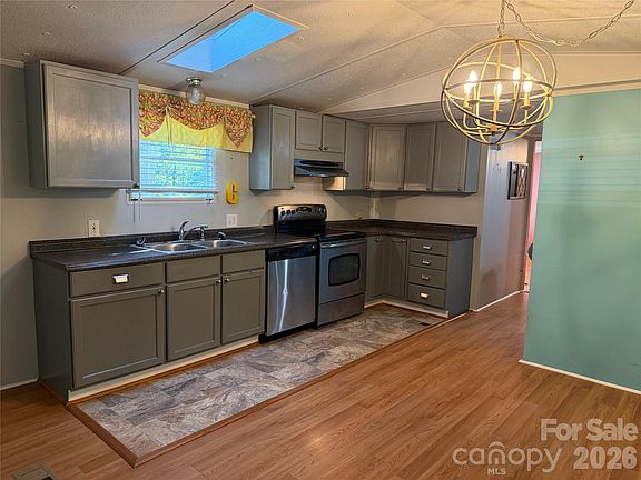 4th image of 1025 29th Street Pl NE