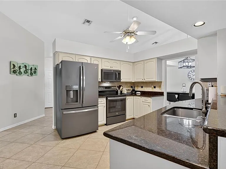 5060 Coldstream Ln — Photo 17