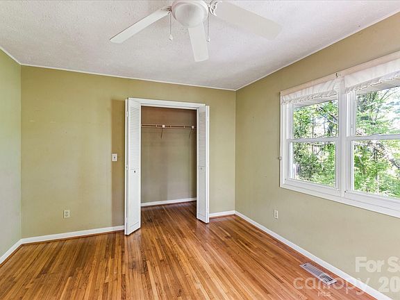 4th image of 147 Barberry Heights Dr