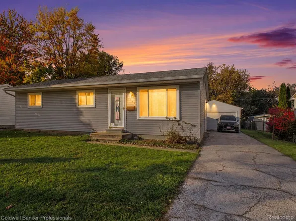 1364 2nd St, Lapeer, MI 48446