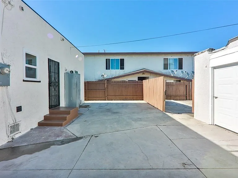 5828 Lime Ave #1 — Photo 27