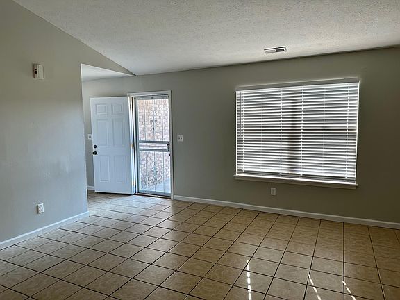 3rd image of 9748 English Oak Pl