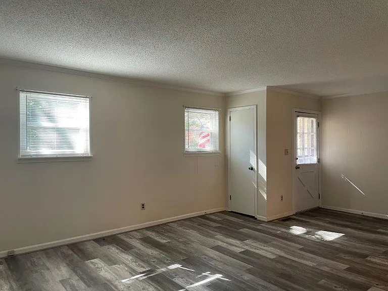 2519 Hawksbury Ln — Photo 6