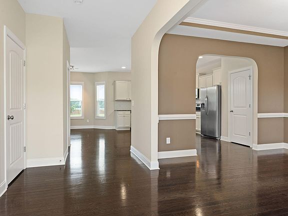 4th image of 46 Rowland Dr