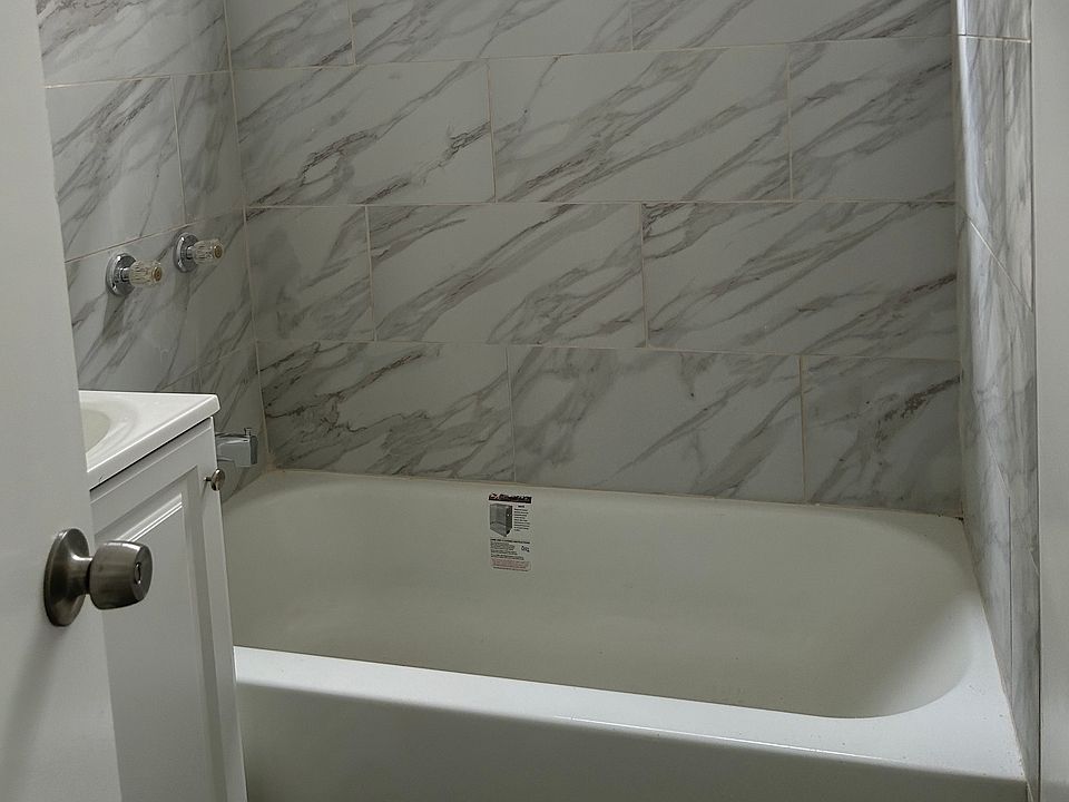 1st image of 4340 W Adams Blvd APT Y