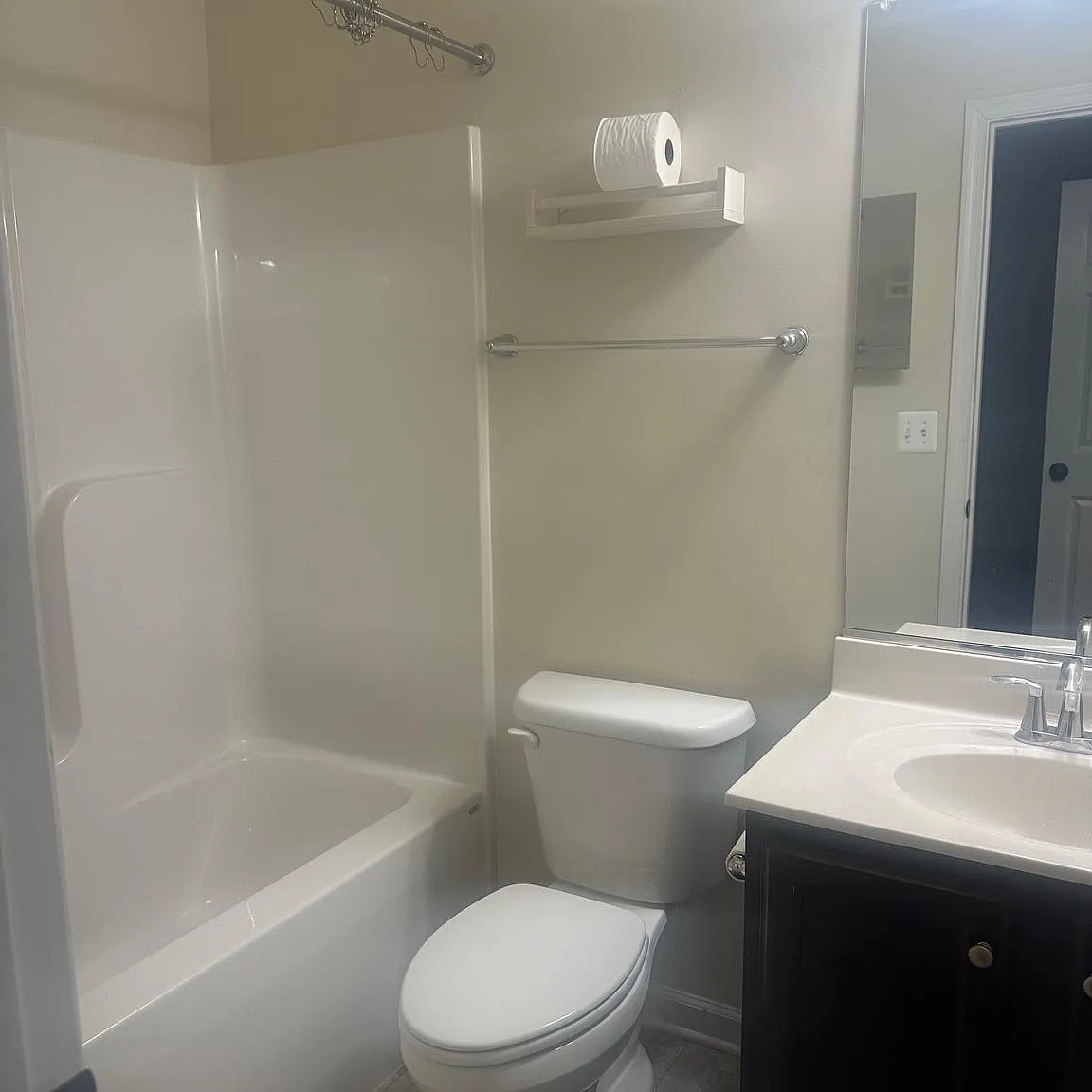 4 bed, 3.5 bath, 2036 sqft, $2,700 — Photo 3