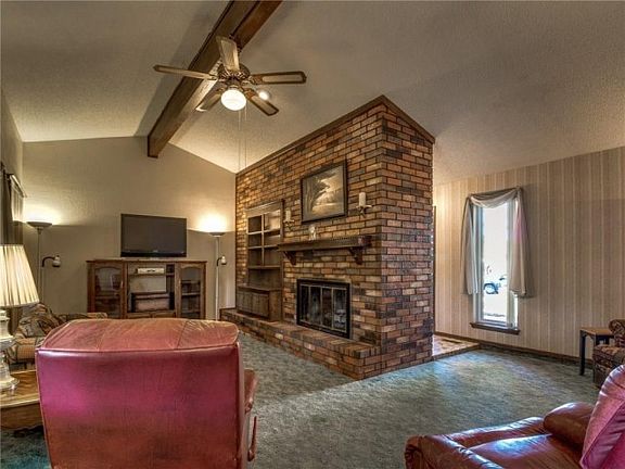 3rd image of 204 W Platt Dr