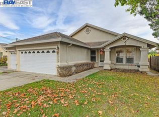 2230 Gunn Rd, Carmichael, CA 95608