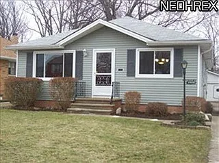 24030 Puritan Ave photo 1
