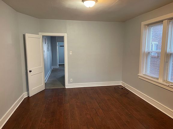 4th image of 4949 Winona Ave Unit 1