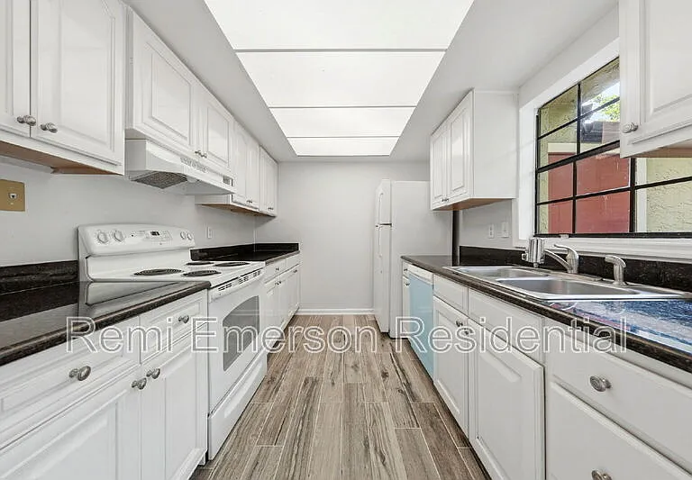 7473 Belle River Ct — Photo 6
