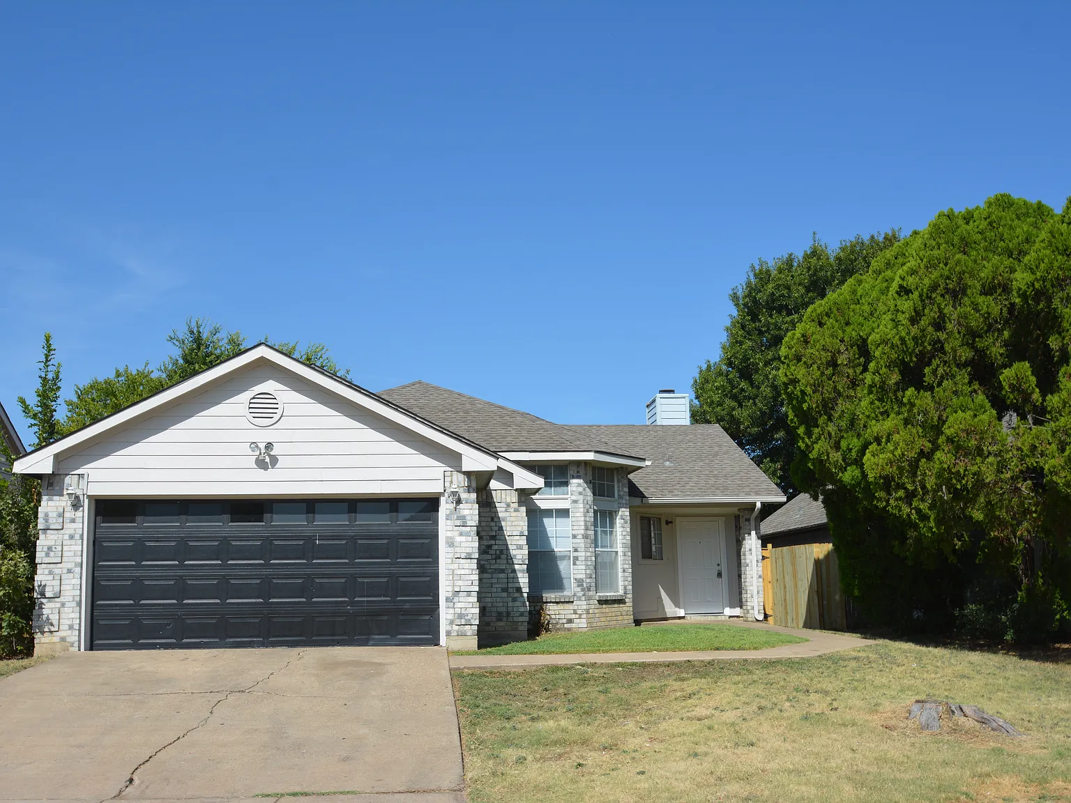 3 bed, 1372 sqft, $1,595 — Photo 2