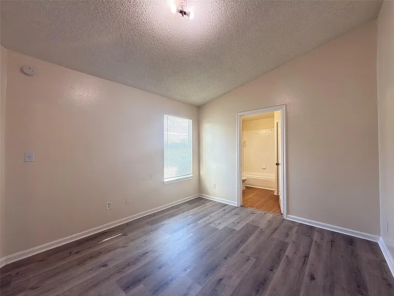 15743 Ridgegate Rd — Photo 11