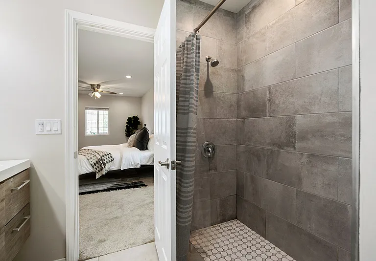 1207 Florence St — Photo 12