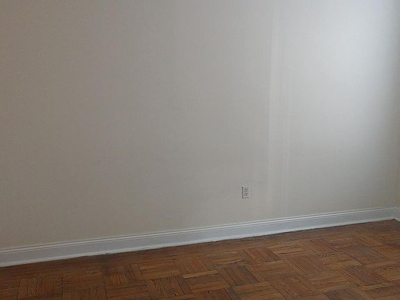 5th image of 9 Gifford Ave APT 305