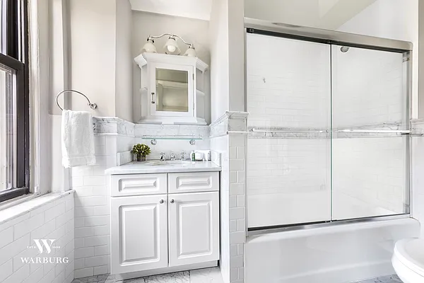 Sold by Warburg | media 4