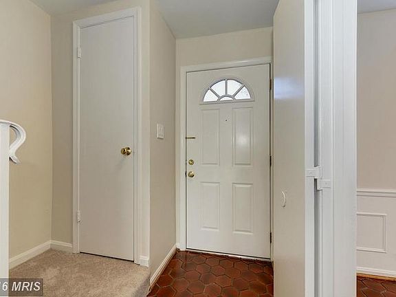 4th image of 4556 Airlie Way