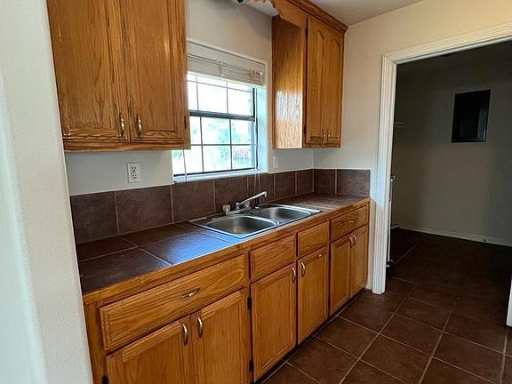 5th image of 494 Ledesma Ave