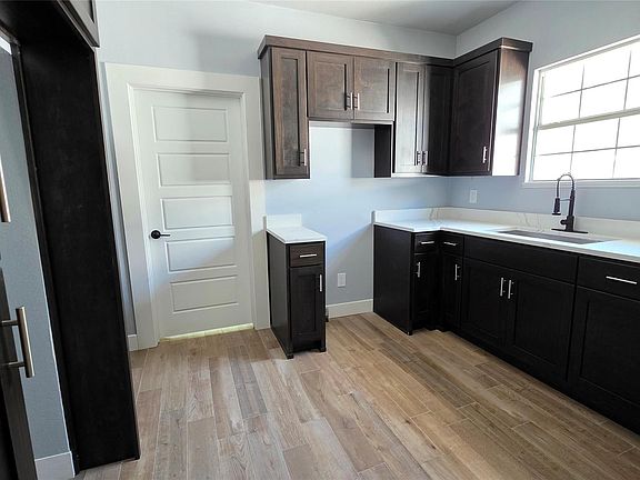 5th image of 2936 S Jennings Ave