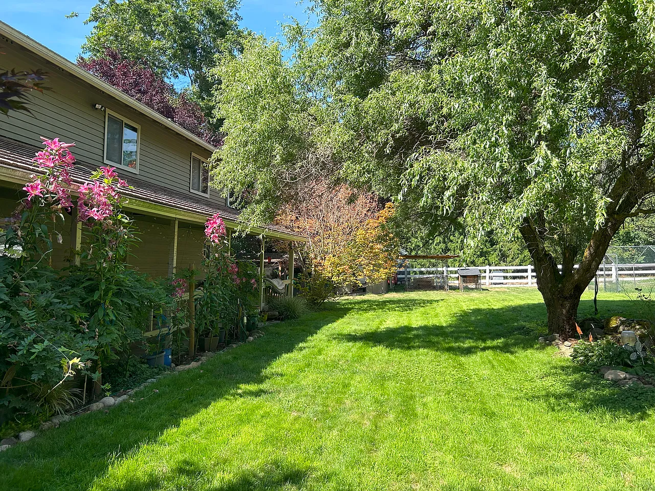 1 bed, 1.5 bath, 1420 sqft, $1,800 — Photo 1