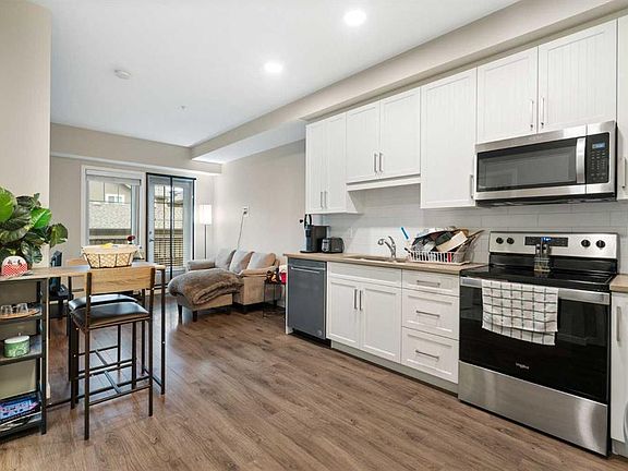 5th image of 30 SW Mahogany Mews SE #112