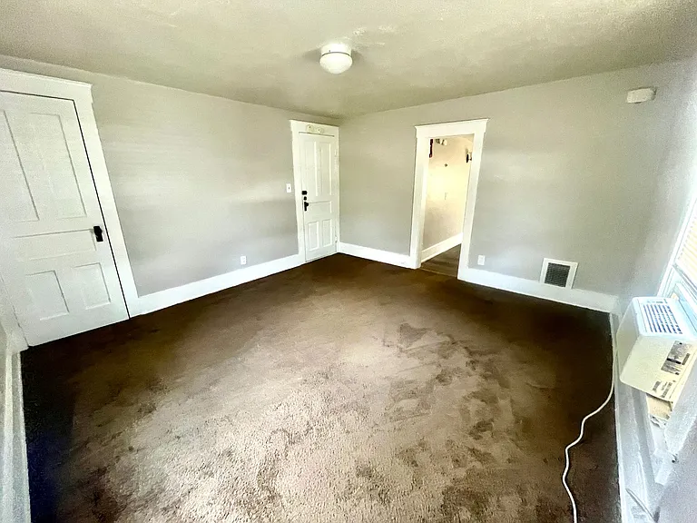 427 Smith Ave NW — Photo 1