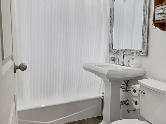 5th image of 2860 Bailey Ave APT 2J