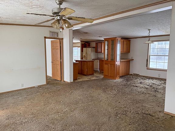 4th image of 1302 Country Club Dr
