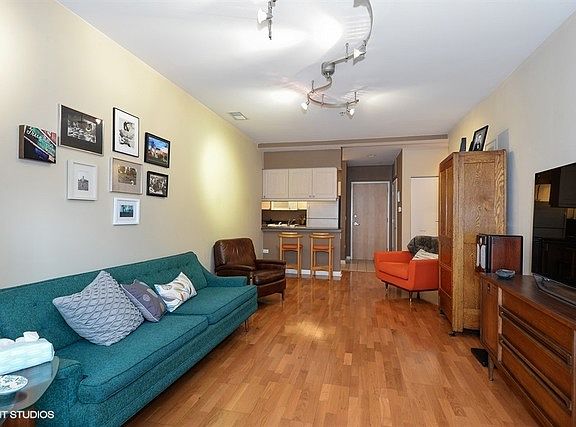 3rd image of 1236 Chicago Ave APT 503