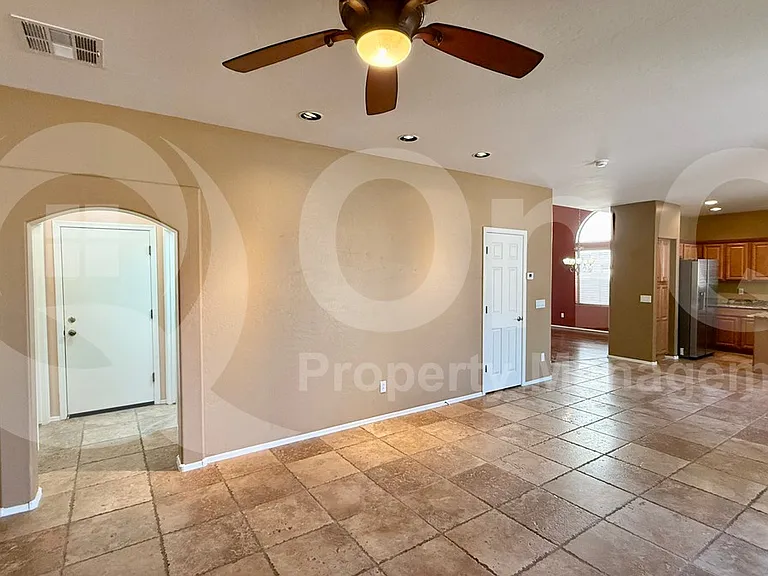 2314 W Spur Dr — Photo 10