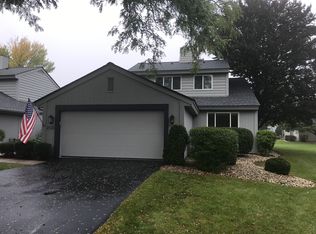 2122 W Quincy Ct, Mequon, WI 53092