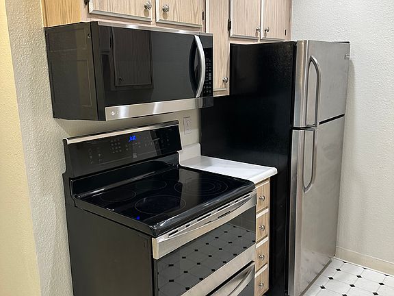 2nd image of 29009 Dixon St #10