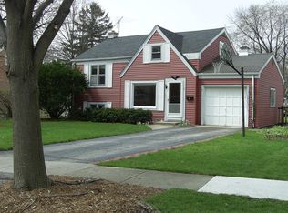 20 Oxford Ave, Clarendon Hills, IL 60514