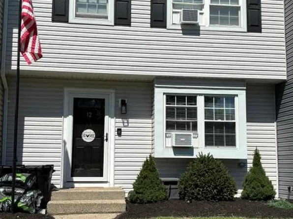 12 Federal Lane, Coram, NY 11727