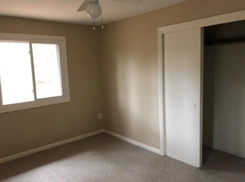 110 State Rd E — Photo 3