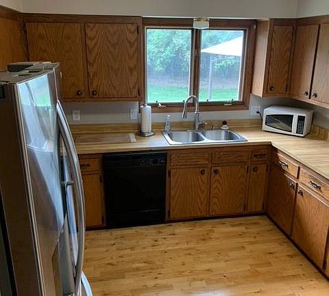 3rd image of 541 Tamarack Ct