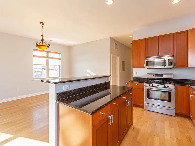 6015 N Mozart St #302 — Photo 9