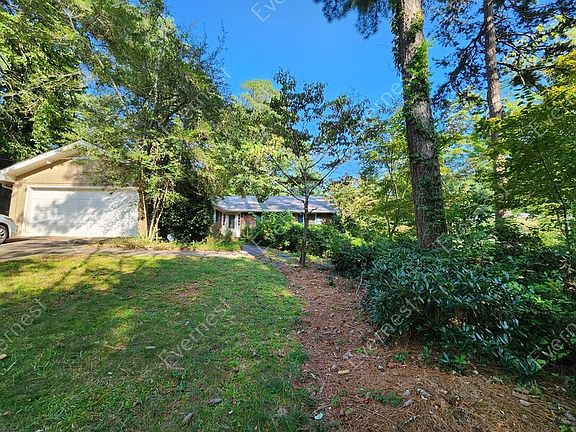 4th image of 741 Foxcroft Cir SE