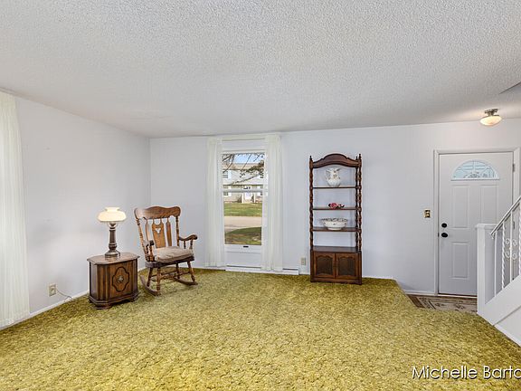 5th image of 374 Brandywyne Dr NW