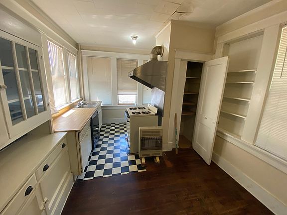 2nd image of 1208 N Pkwy #3