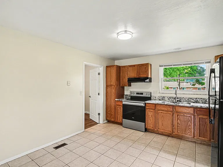 766 Hargrove Way — Photo 10