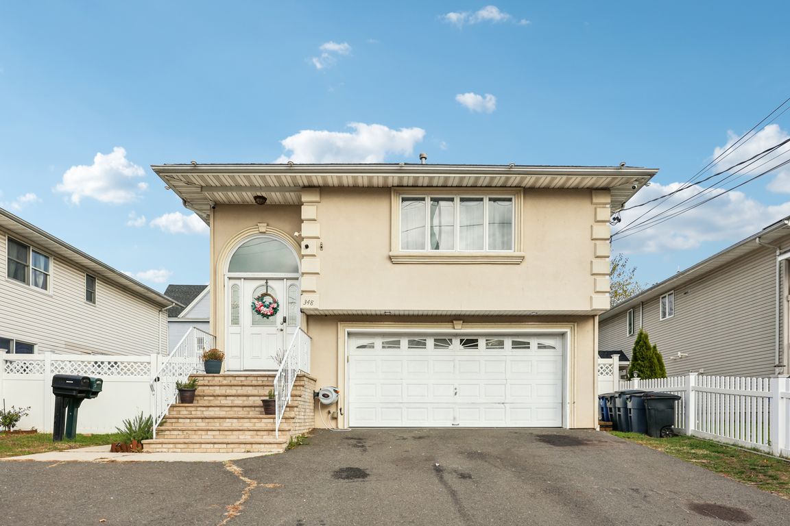 River Dr-S2011-001.jpg