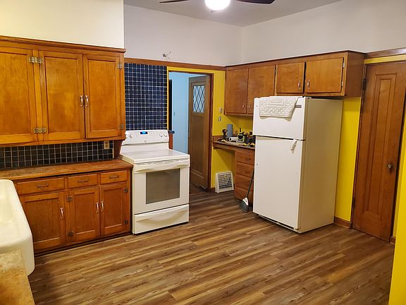 Kitchen 2- Stove and refrigerator included.