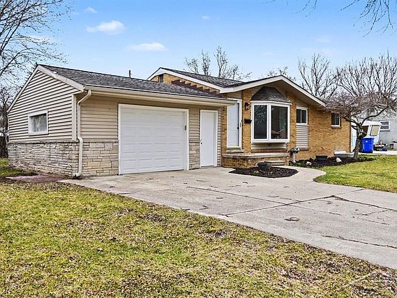 3rd image of 413 Wilson Dr