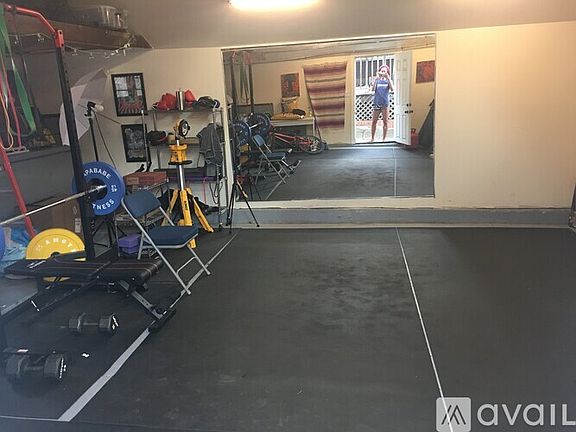 5th image of 7917 Winthrope St