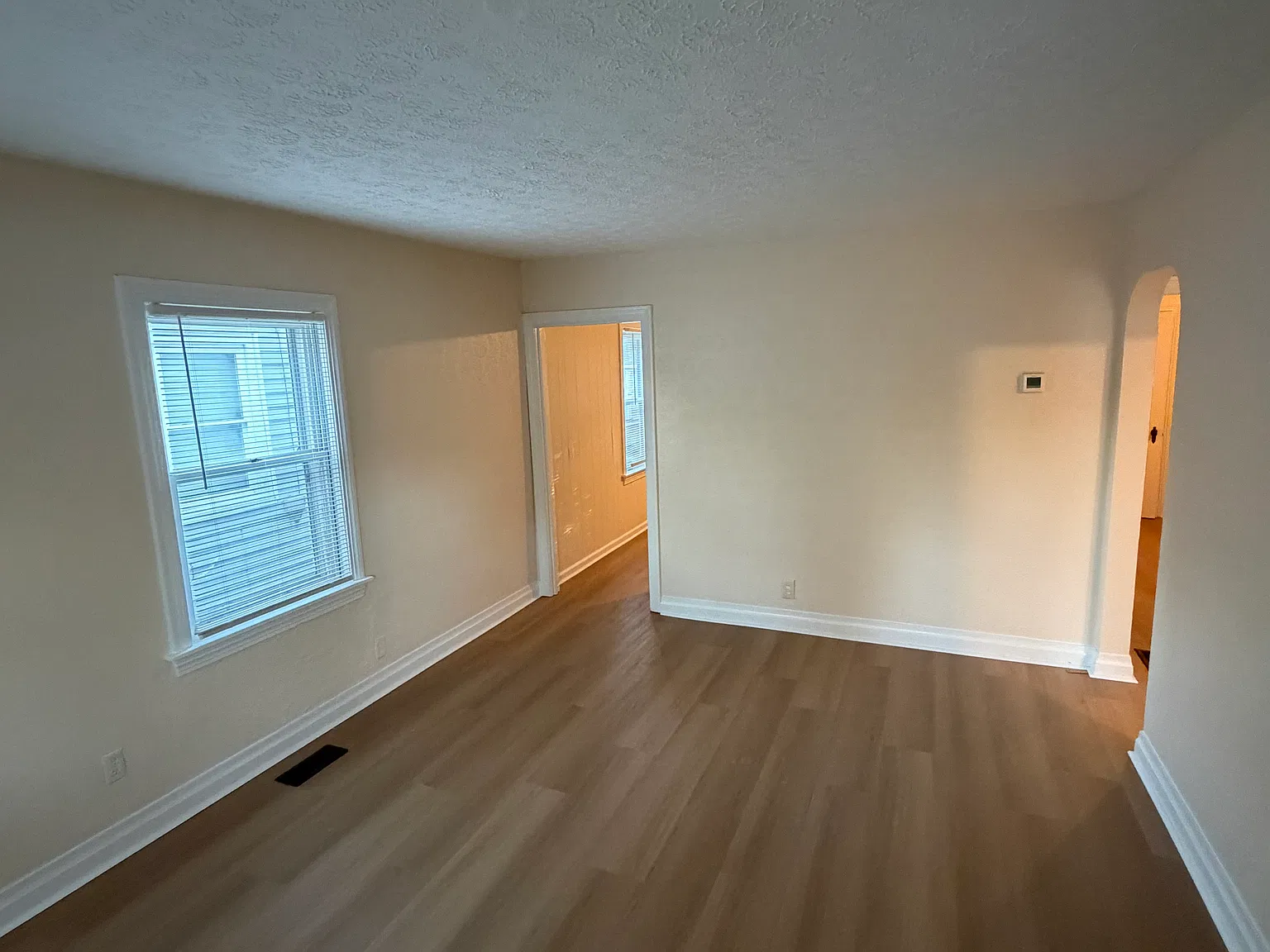 2 bed, 894 sqft, $1,000 — Photo 2
