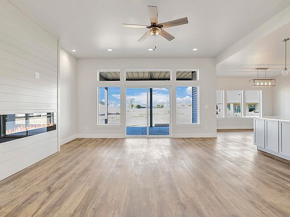 5th image of 1024 Vista Ave