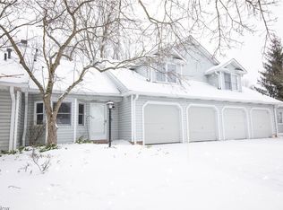 750-2 Hampton Cir, Aurora, OH 44202