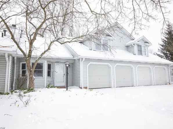 750-2 Hampton Cir, Aurora, OH 44202